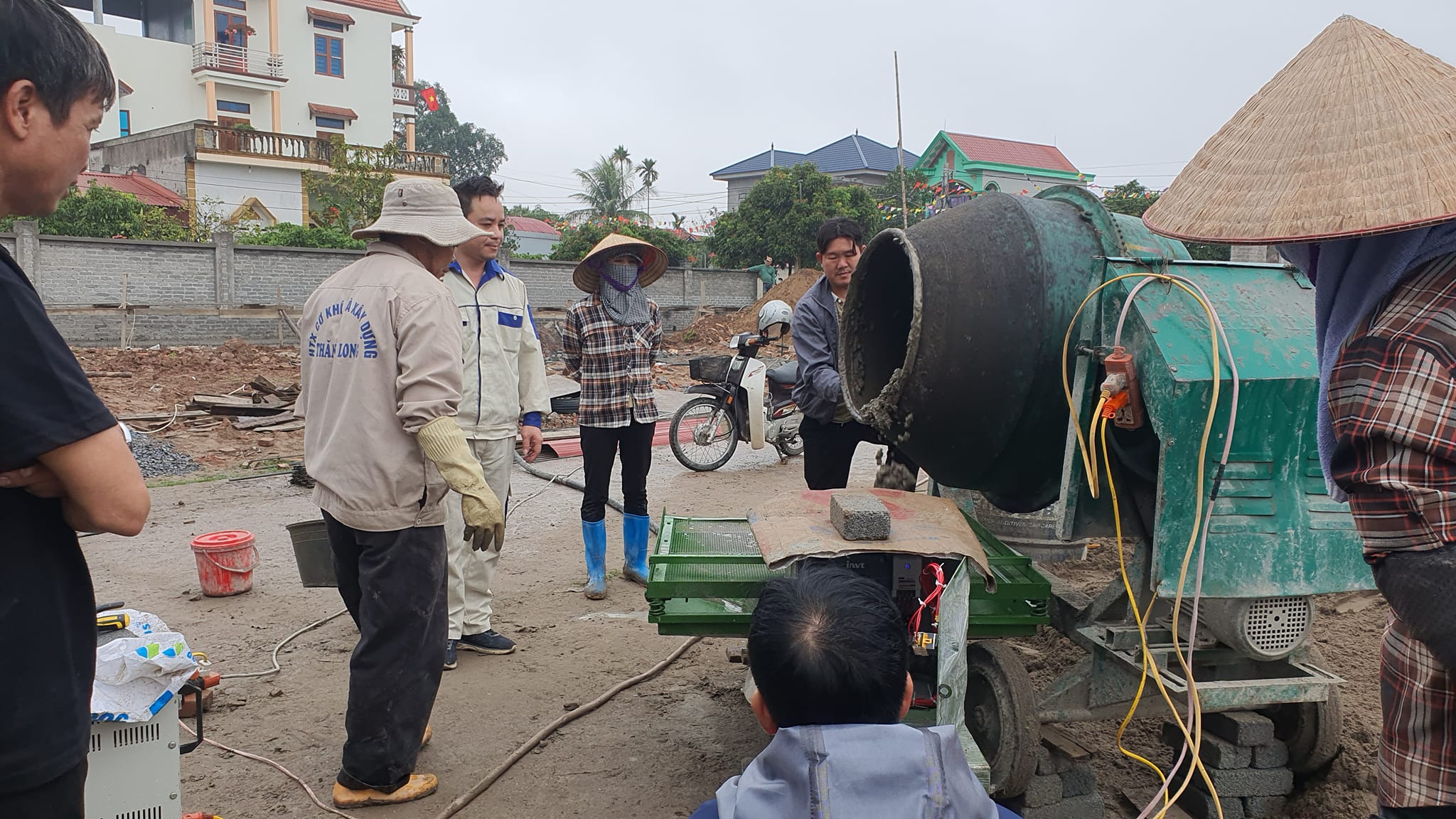 MÁY PHUN VỮA TRÁT TƯỜNG