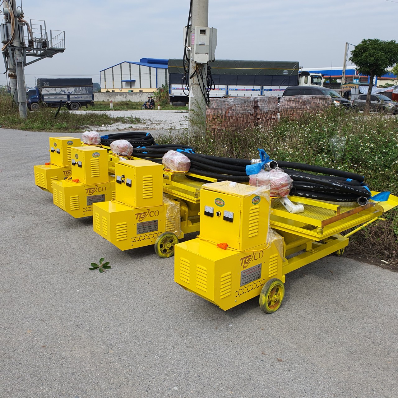 CẢM NHẬN ANH HUÂN TẠI KINH MÔN KHI DÙNG MÁY PHUN  VỮA TRI GIANG 