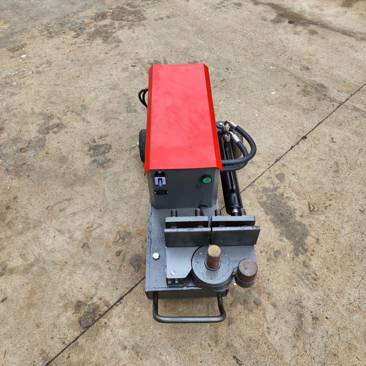 Uốn Sắt Nhanh Chóng và Chính Xác: Sức Mạnh của Máy Uốn Sắt Công Nghiệp